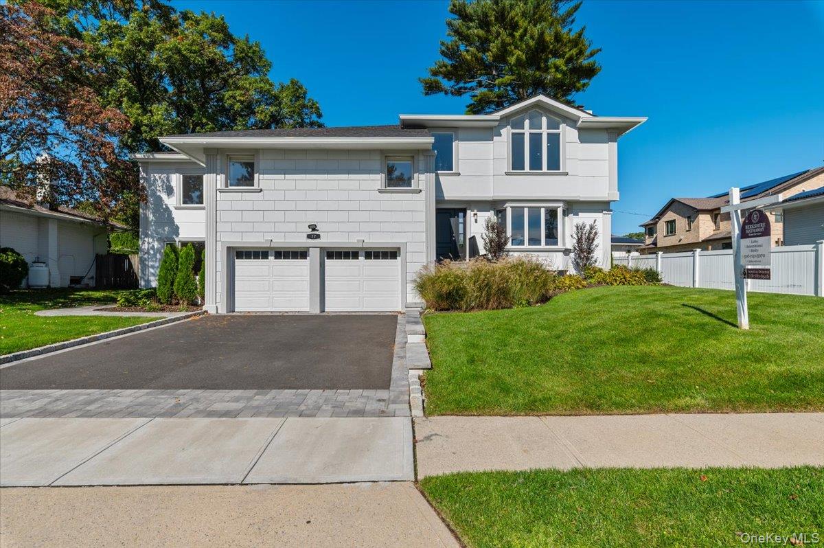 77 Bounty Ln, Jericho, NY 11753