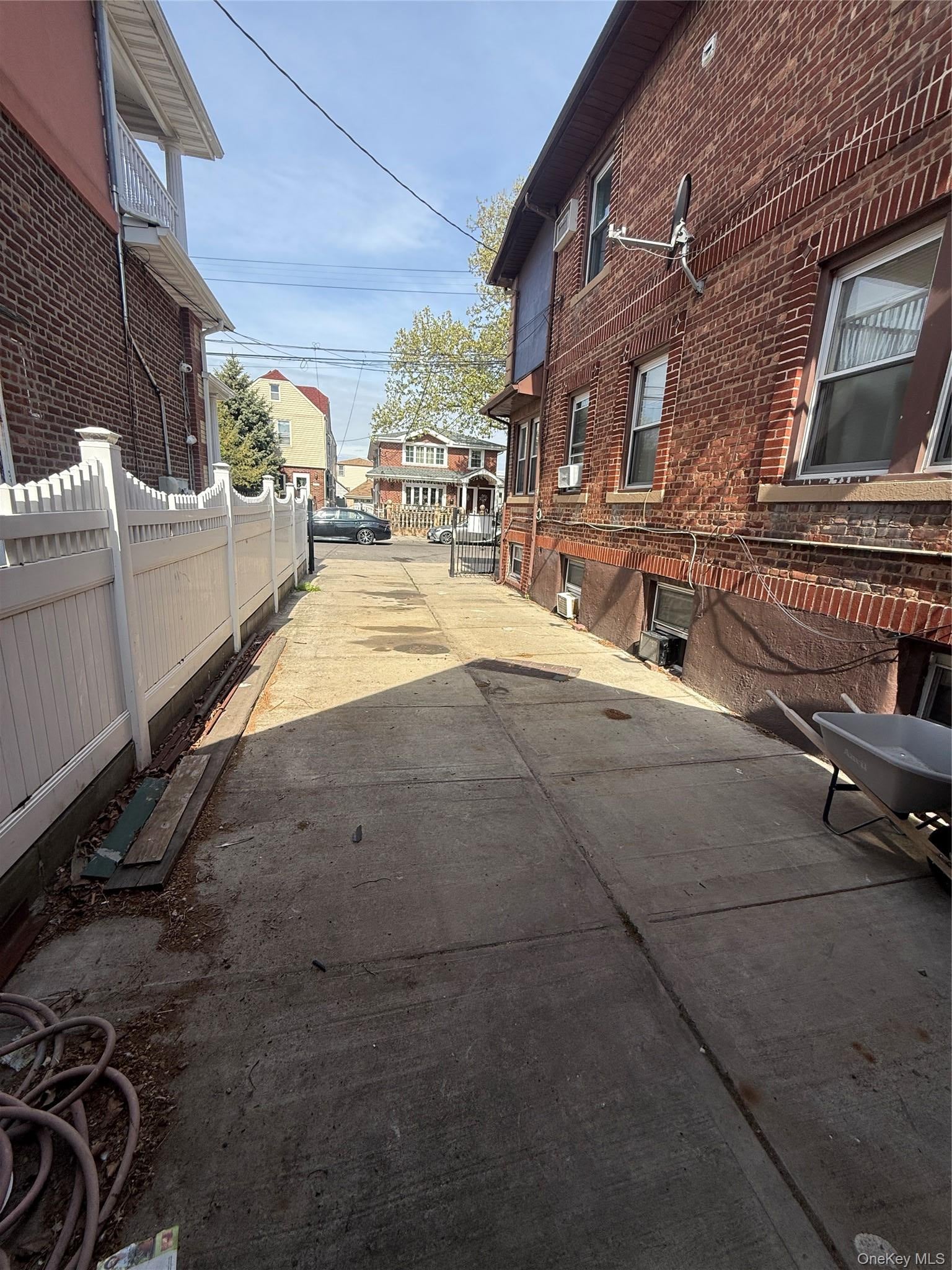 13515 127th St, South Ozone Park, NY 11420 photo
