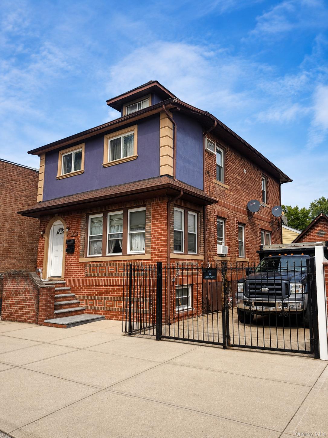 13515 127th St, South Ozone Park, NY 11420