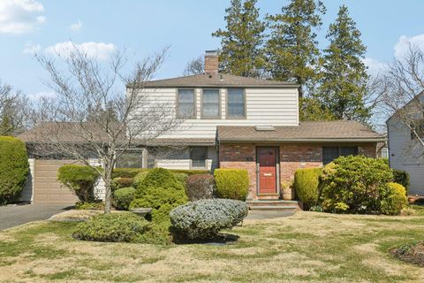 Single Family Residence in Albertson NY 74 Argyle Road.jpg