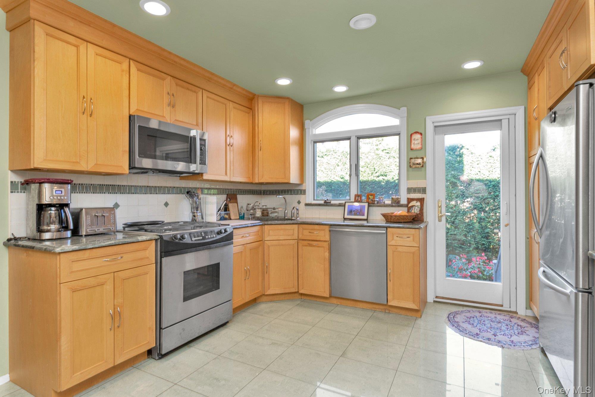 240 Greenway Rd, Lido Beach, NY 11561 photo