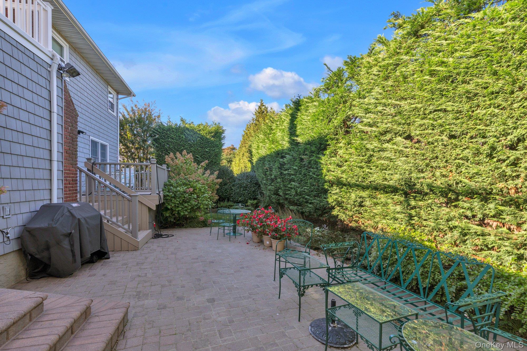 240 Greenway Rd, Lido Beach, NY 11561 photo