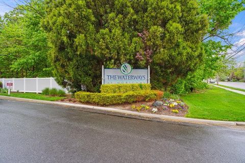 Condominium in Moriches NY 188 River Drive.jpg
