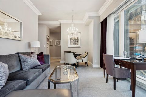 Condominium in New York (Manhattan) NY 1 Central Park #314.jpg