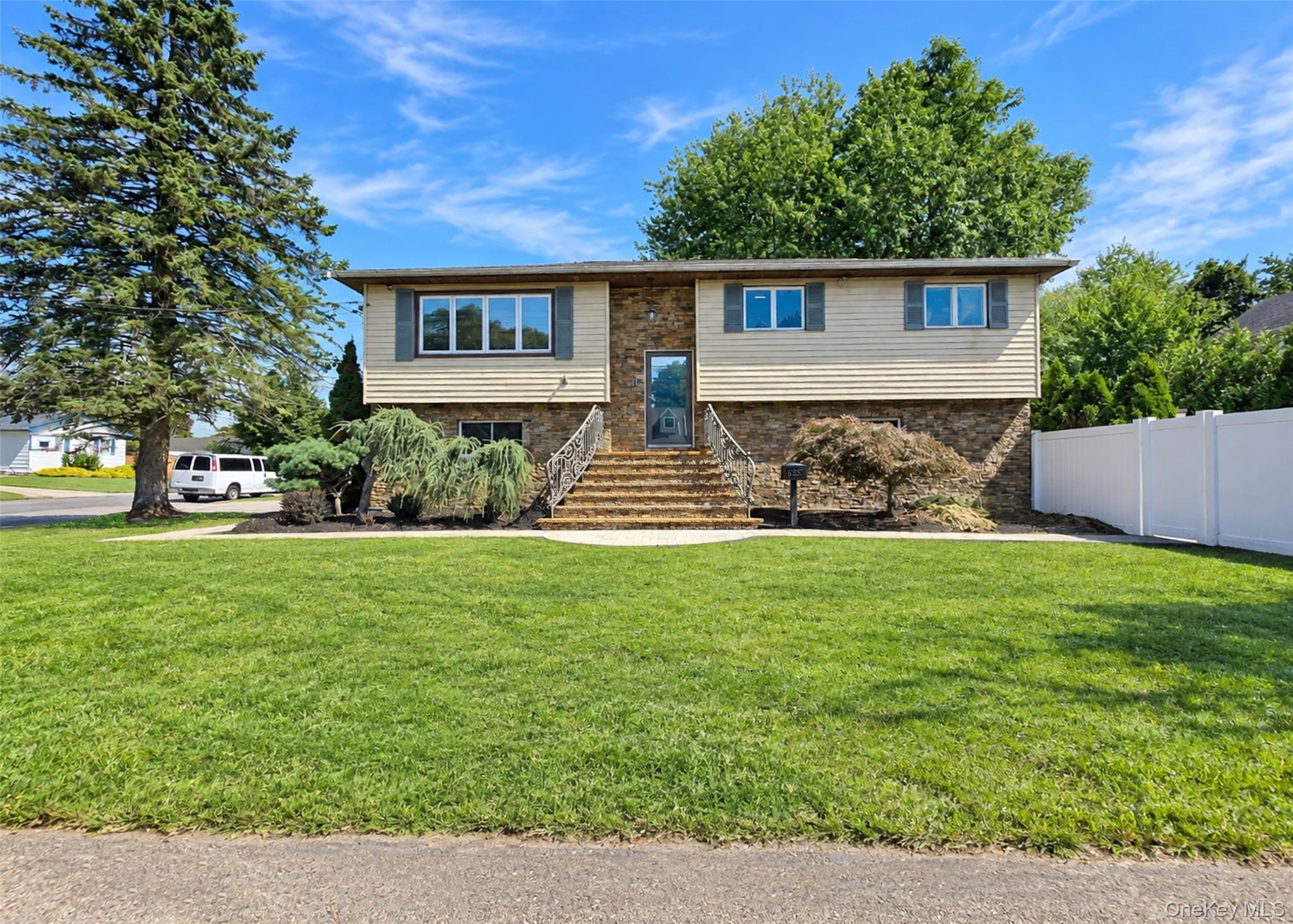 685 Carlls Path, Deer Park, NY 11729