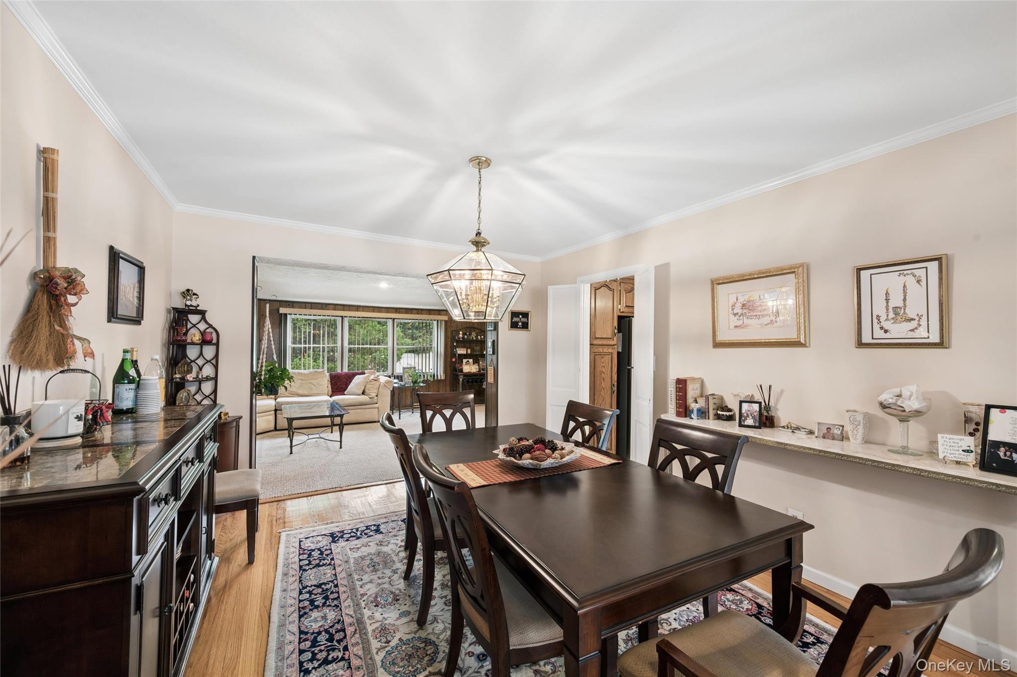 952 Roxbury Dr, Westbury, NY 11590 photo