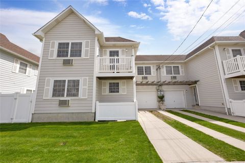 Condominium in Arverne NY 120 Beach 62nd Street #1.jpg