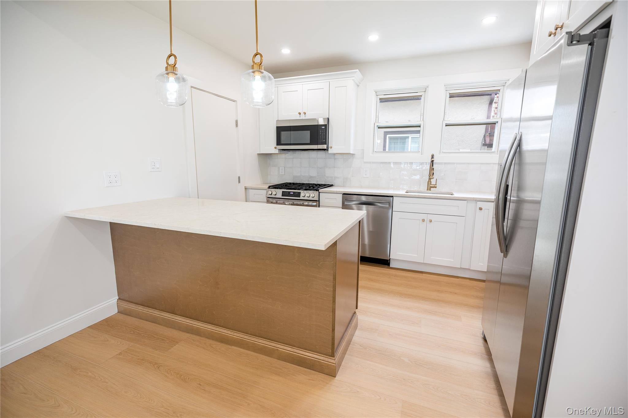 28 Cammerer Ave, East Rockaway, NY 11518 photo