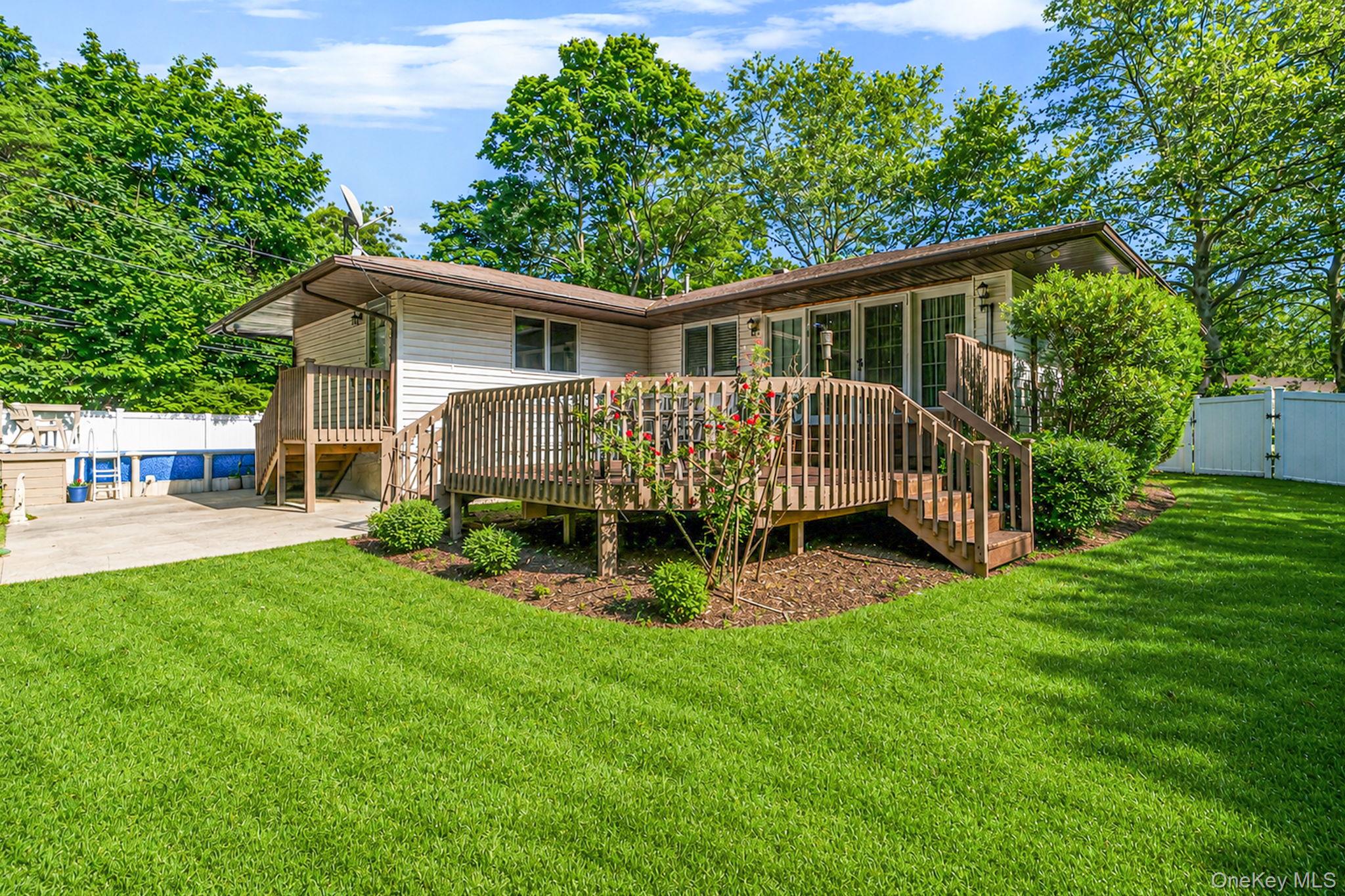 37 Coe Pl, Huntington Station, NY 11746 photo