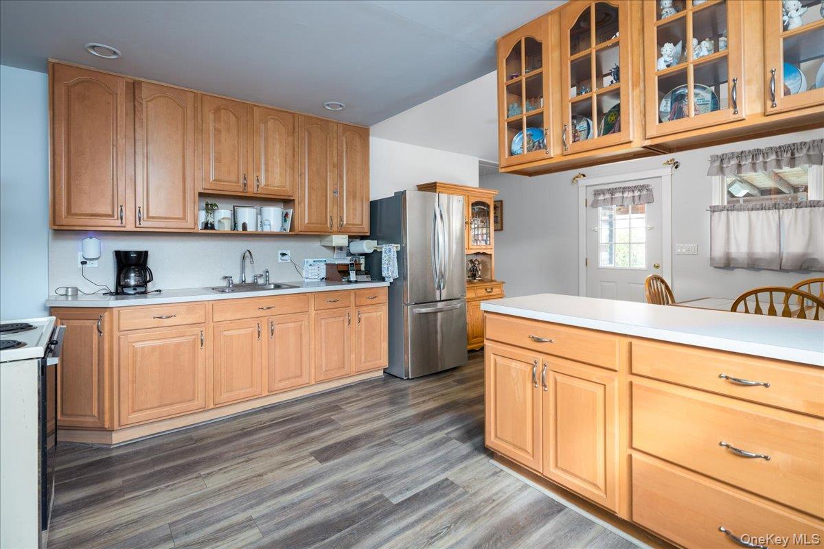 8 Park Cir, Farmingdale, NY 11735 photo
