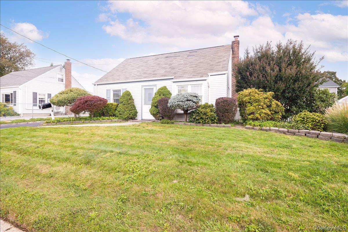 8 Park Cir, Farmingdale, NY 11735 photo