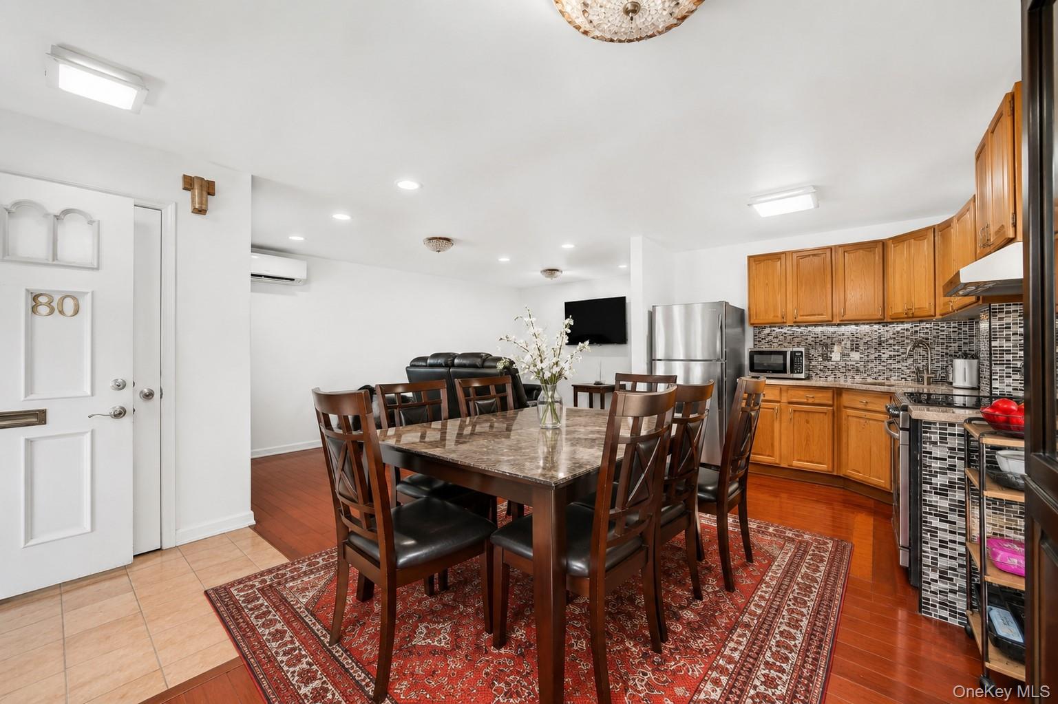 87 80 Little Neck Pkwy, Floral Park, NY 11001