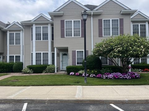 Condominium in Melville NY 1000 N Madeira Boulevard.jpg