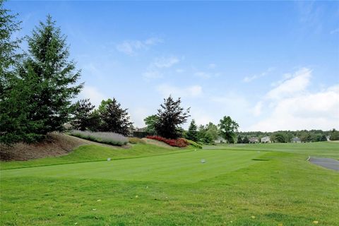 Condominium in Melville NY 1000 N Madeira Boulevard 39.jpg