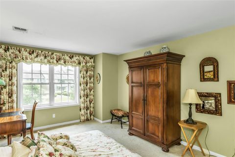 Condominium in Melville NY 1000 N Madeira Boulevard 14.jpg