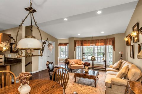 Condominium in Melville NY 1000 N Madeira Boulevard 11.jpg