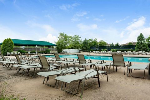 Condominium in Melville NY 1000 N Madeira Boulevard 30.jpg