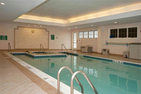 Condominium in Melville NY 1000 N Madeira Boulevard 32.jpg