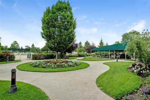 Condominium in Melville NY 1000 N Madeira Boulevard 28.jpg