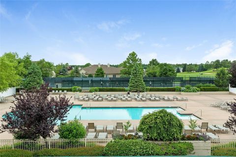 Condominium in Melville NY 1000 N Madeira Boulevard 27.jpg