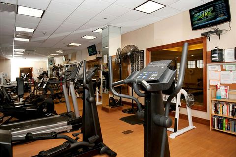 Condominium in Melville NY 1000 N Madeira Boulevard 34.jpg