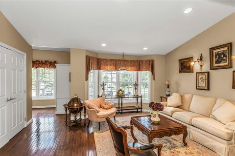 Condominium in Melville NY 1000 N Madeira Boulevard 9.jpg