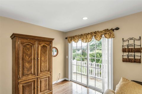 Condominium in Melville NY 1000 N Madeira Boulevard 18.jpg