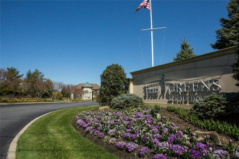 Condominium in Melville NY 1000 N Madeira Boulevard 41.jpg