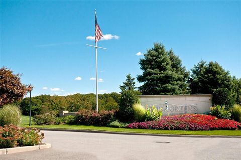 Condominium in Melville NY 1000 N Madeira Boulevard 42.jpg