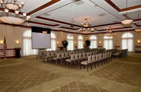 Condominium in Melville NY 1000 N Madeira Boulevard 35.jpg