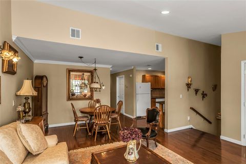 Condominium in Melville NY 1000 N Madeira Boulevard 8.jpg