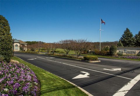 Condominium in Melville NY 1000 N Madeira Boulevard 25.jpg