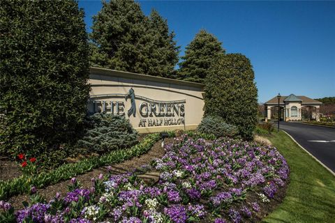 Condominium in Melville NY 1000 N Madeira Boulevard 24.jpg