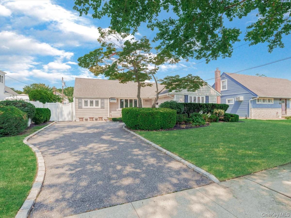 2643 Landman Ln, North Bellmore, NY 11710 photo