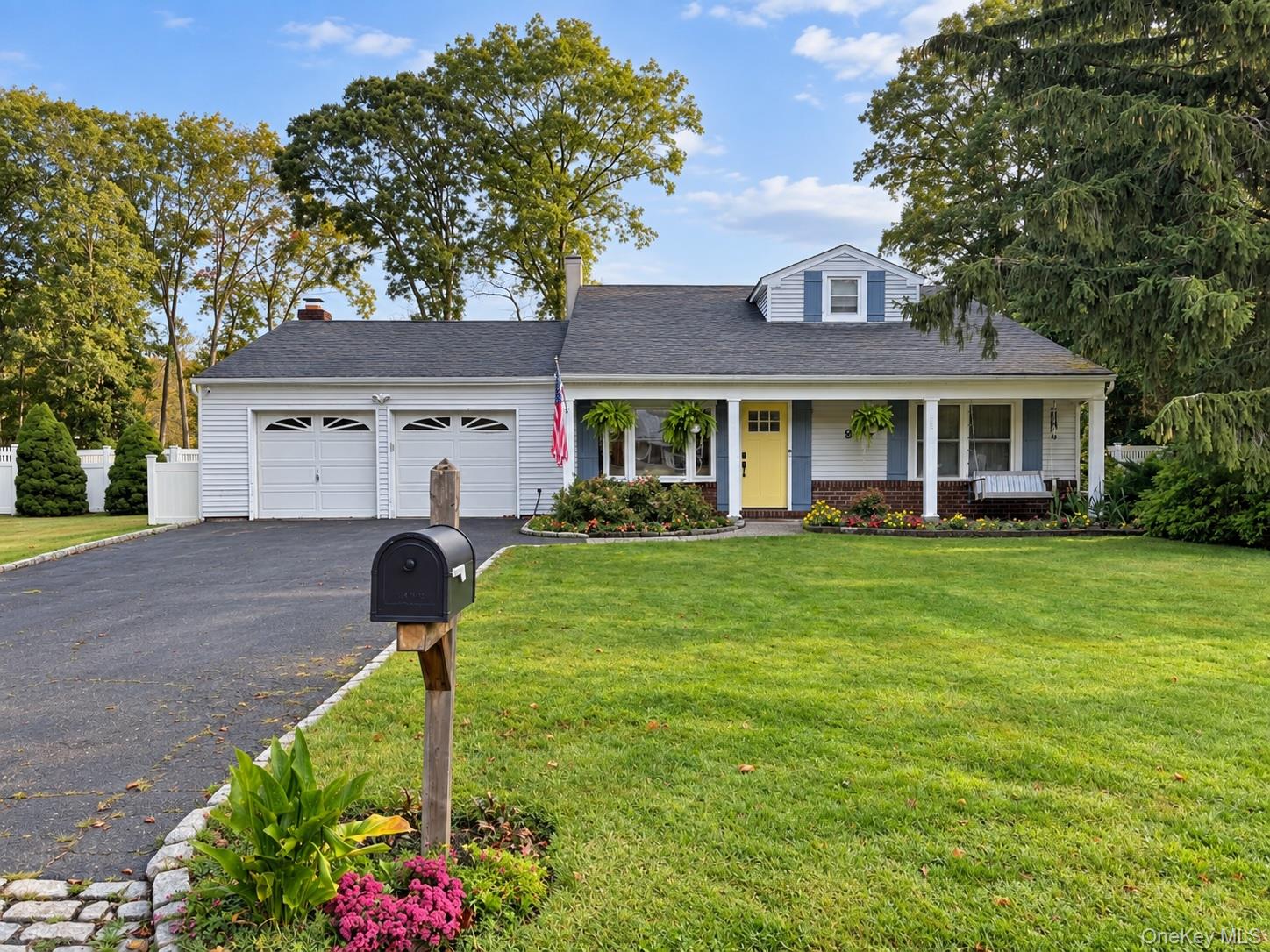 9 Sugarbush Ln, Coram, NY 11727
