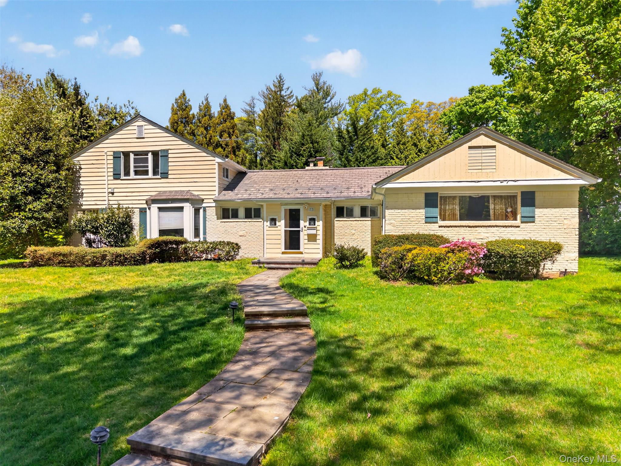 77 Merrivale Rd, Great Neck, NY 11020