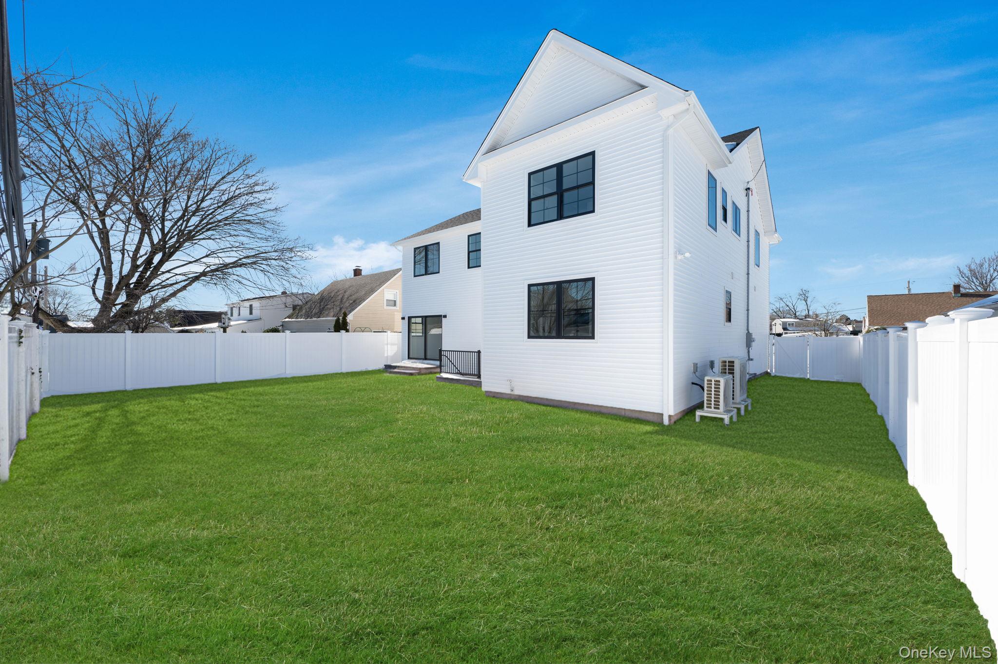 35 Cotton, Levittown, NY 11756 photo