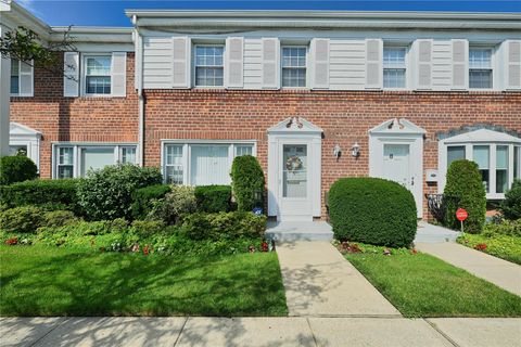 Condominium in Valley Stream NY 281 Wheeler Avenue #7.jpg