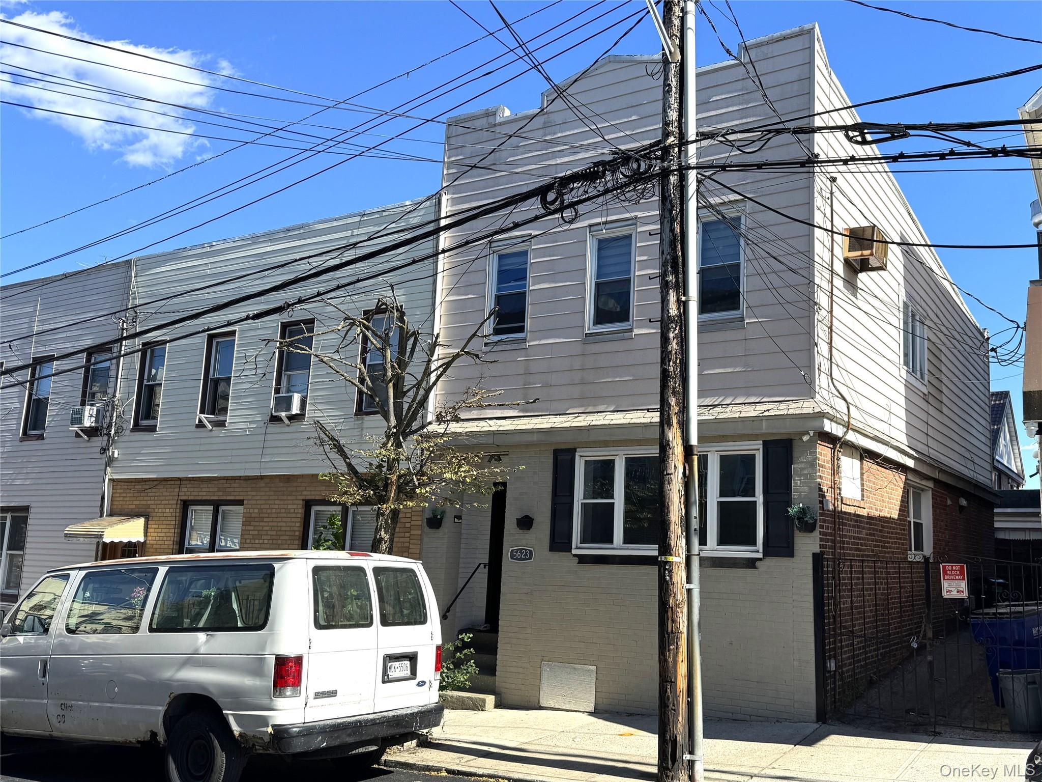 56 23 61st St, Maspeth, NY 11378