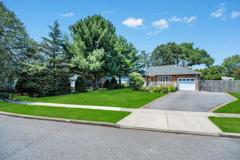 Single Family Residence in Babylon NY 57 Clinton Street.jpg