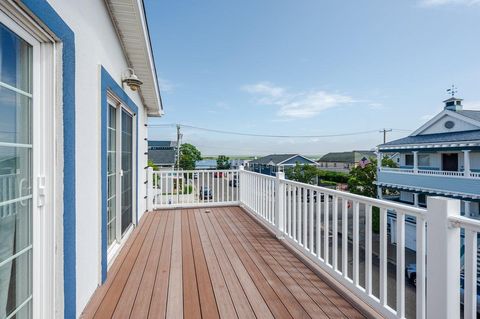 Single Family Residence in Long Beach NY 103 Connecticut Avenue 21.jpg