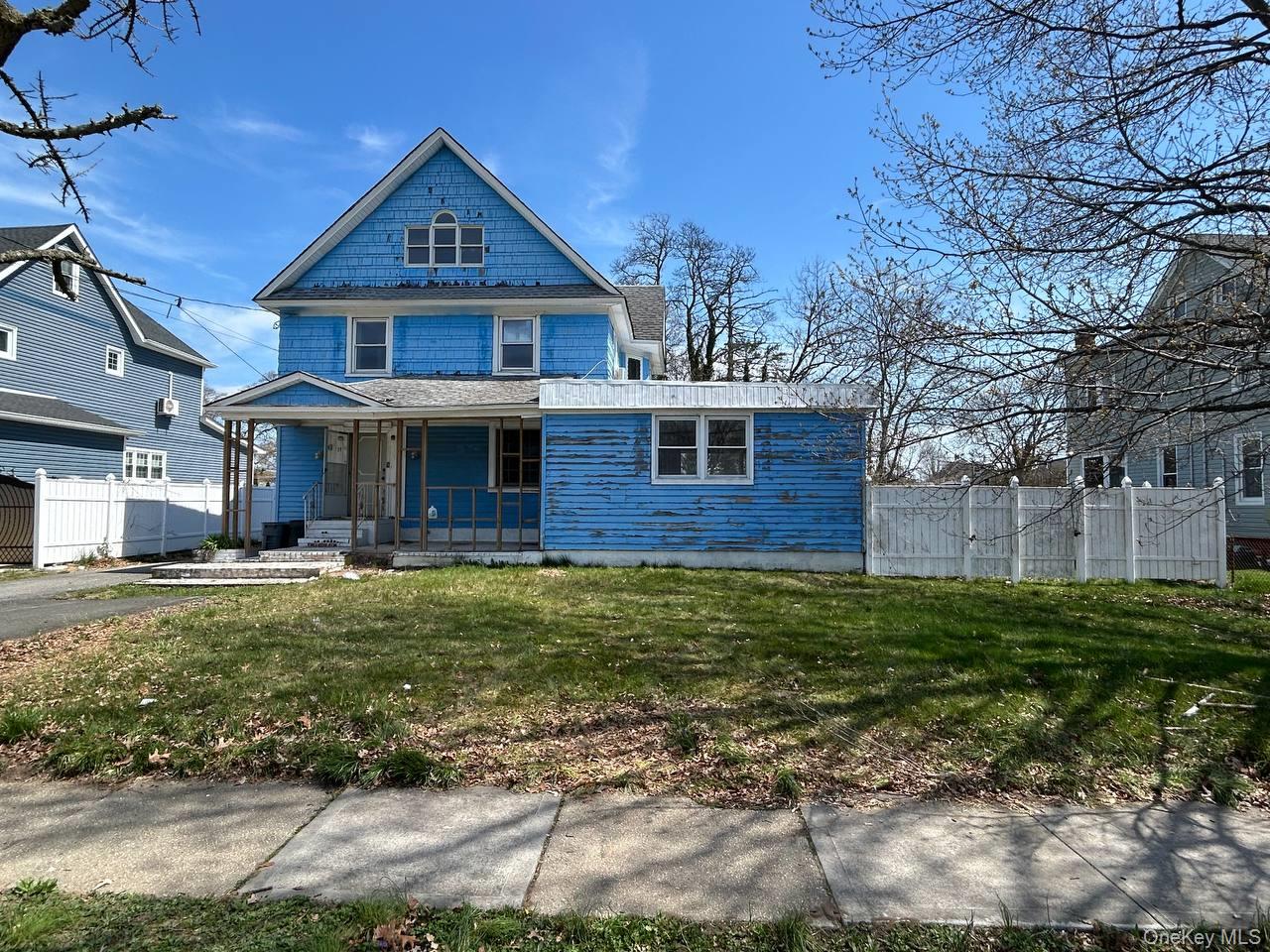31 East Ave, Freeport, NY 11520