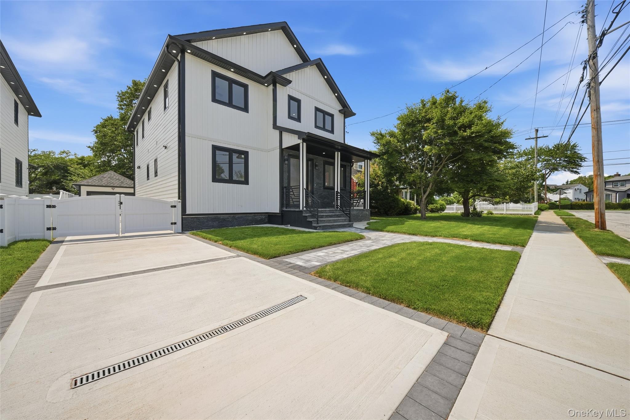 22 Surrey Ln, Valley Stream, NY 11580 photo