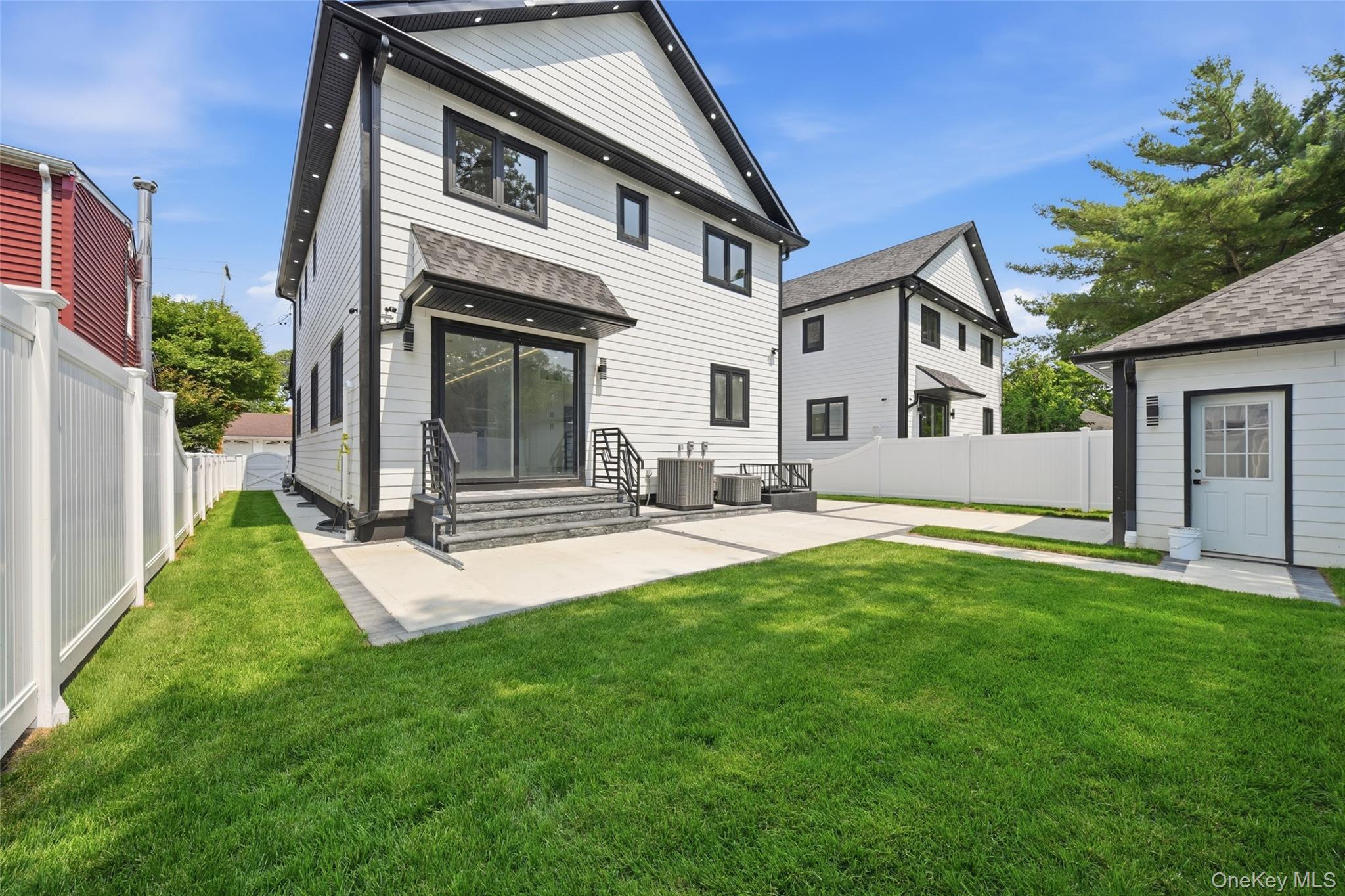 22 Surrey Ln, Valley Stream, NY 11580 photo