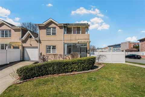 Single Family Residence in Oakland Gardens NY 21417 69th Avenue.jpg