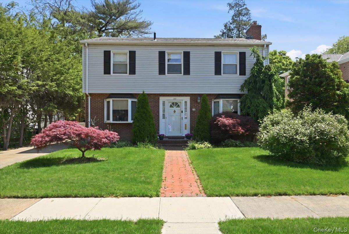 219 Kilburn Rd, Garden City, NY 11530