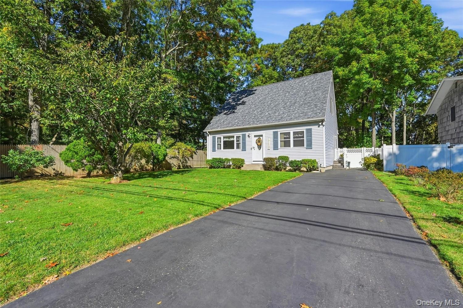 243 Wavecrest Dr, Mastic Beach, NY 11951