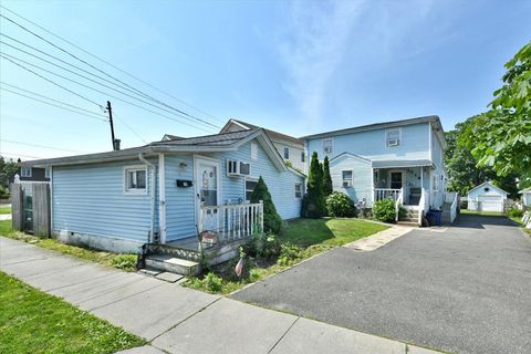 Single Family Residence in Oceanside NY 218 Mott Street.jpg