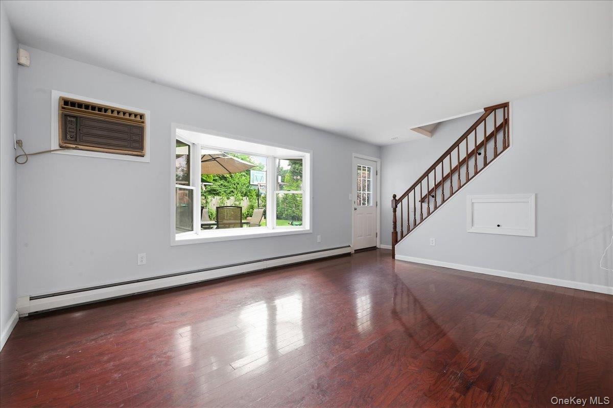 64 Bridle Ln, Hicksville, NY 11801 photo