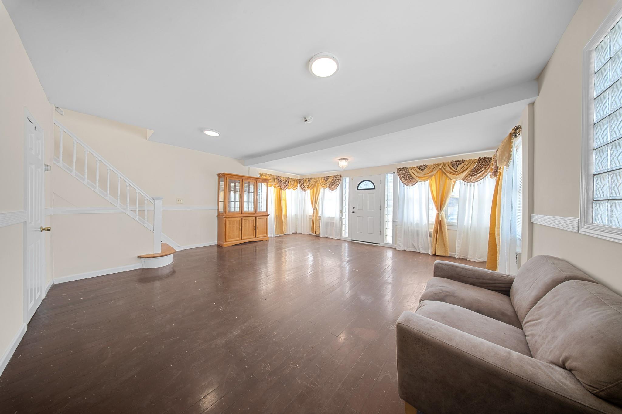 Single Family Residence in Springfield Gardens NY 13121 Mathewson Court 4.jpg